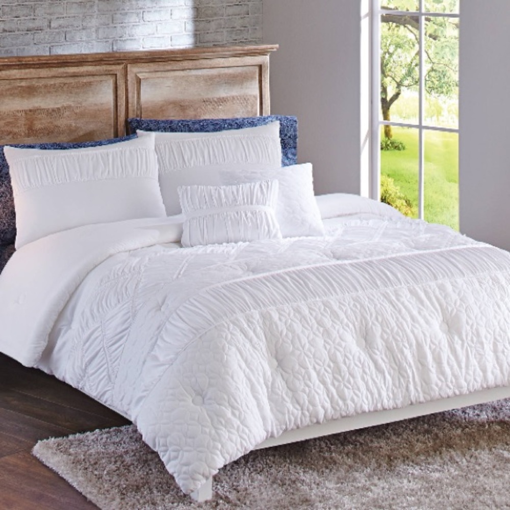 5 piece Full/queen comforter set